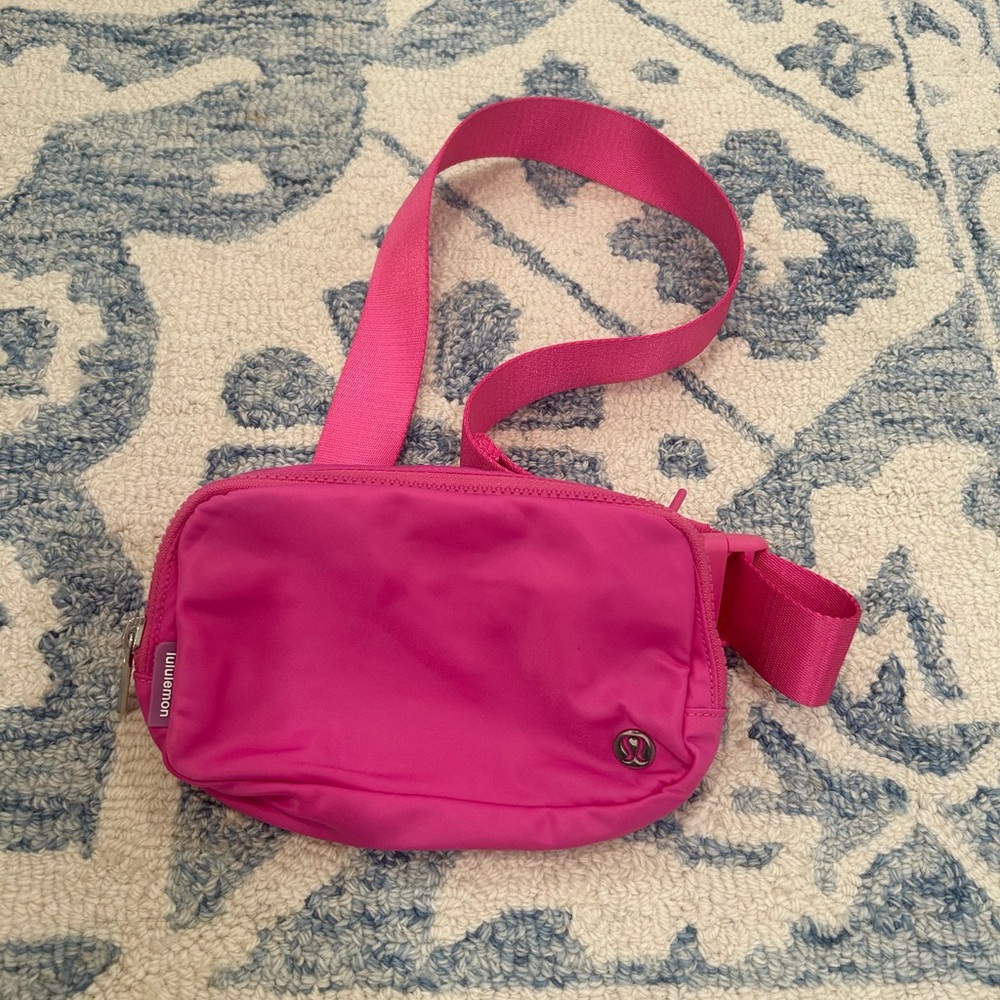lululemon sonic pink everywhere belt bag